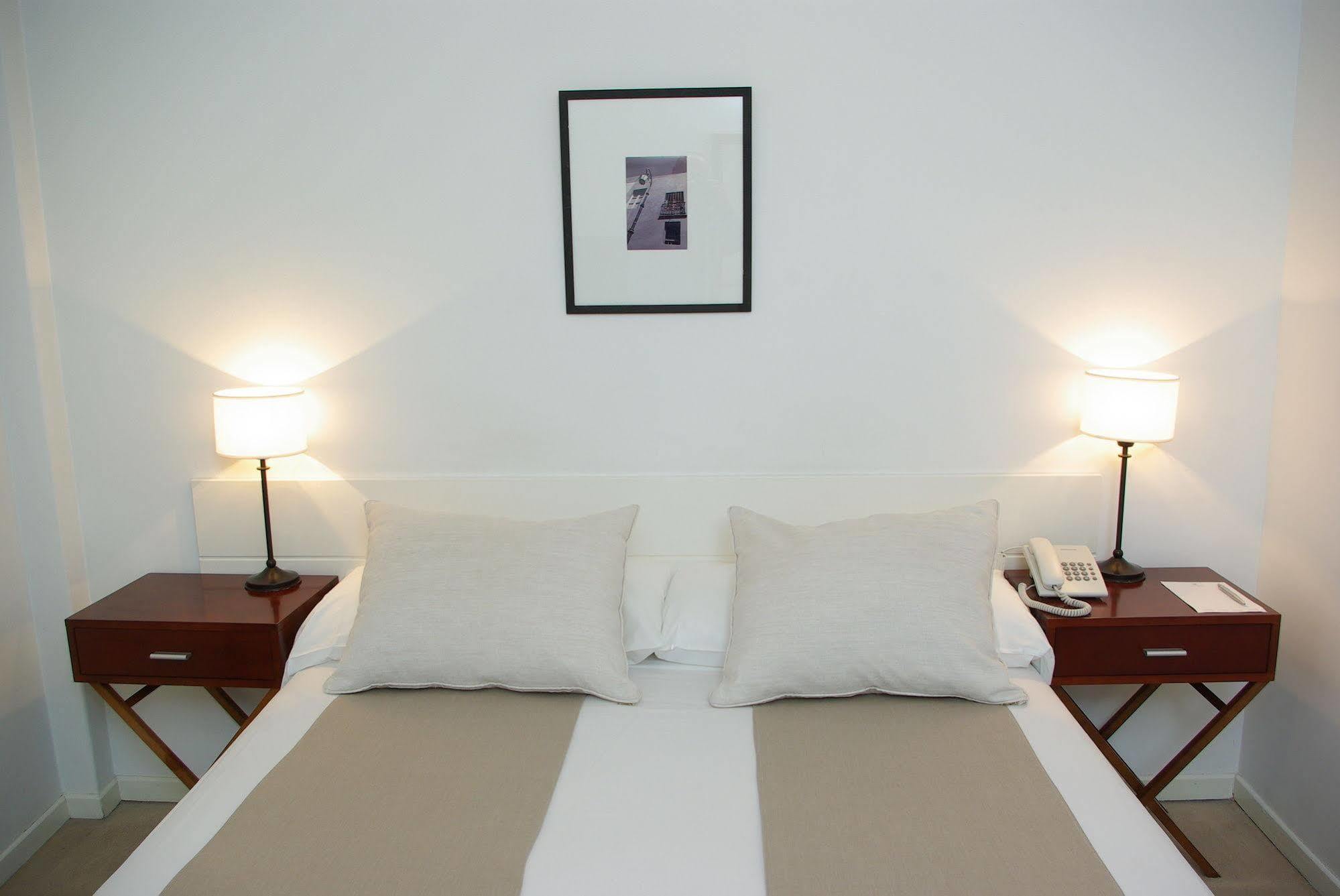 Loi Suites Arenales بوينس آيرس الغرفة الصورة
